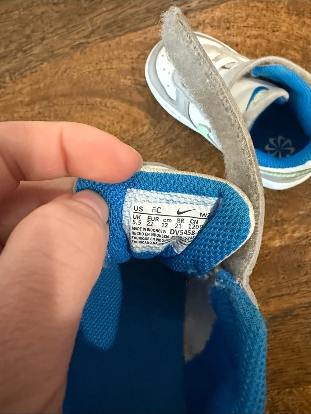 Nike Toddler Kids Light Gray and Green Athletic Sneakers